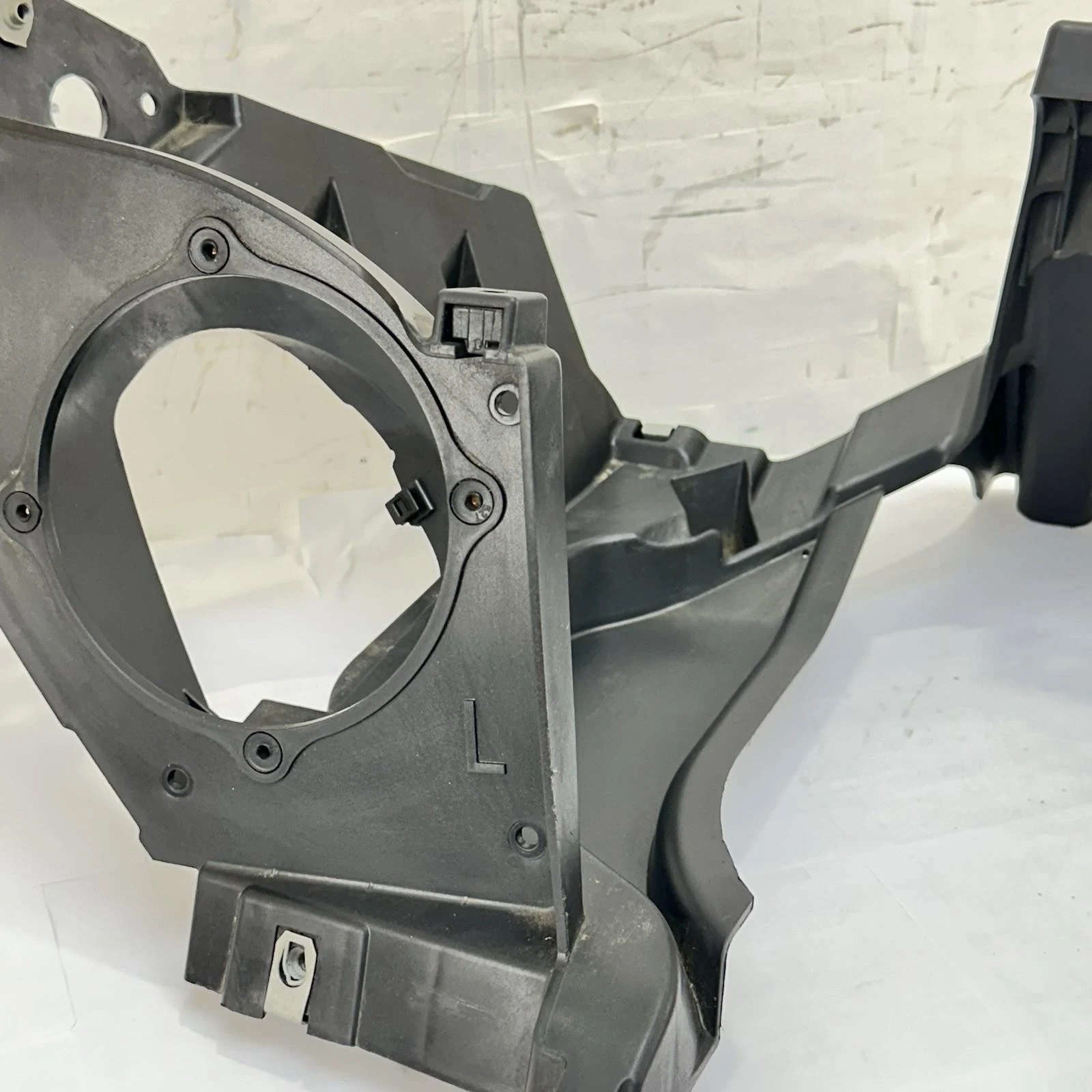 2016 CAN-AM SPYDER RT FRONT COWL DASH FAIRING CONSOLE SUPPORT BRACKET STOCK