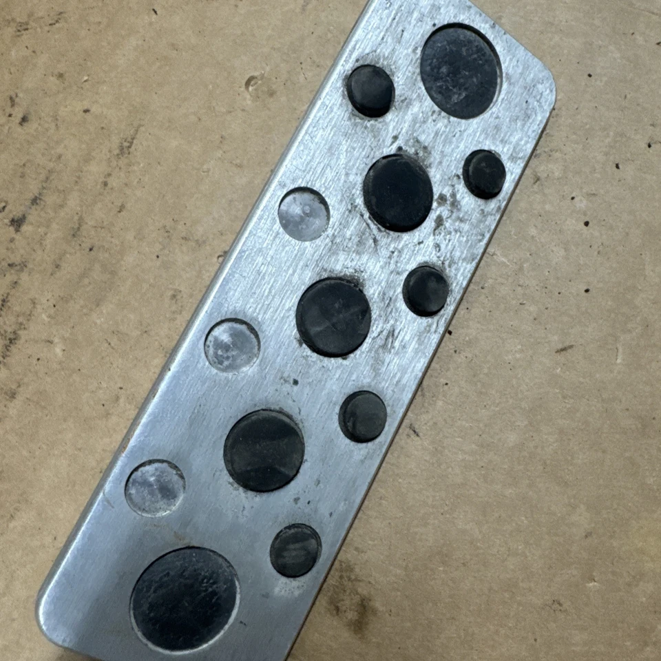 2004 2005 2006 2007 Subaru Impreza WRX STI reposapiés montaje pedal piso OEM B169 Foto 2 de 4