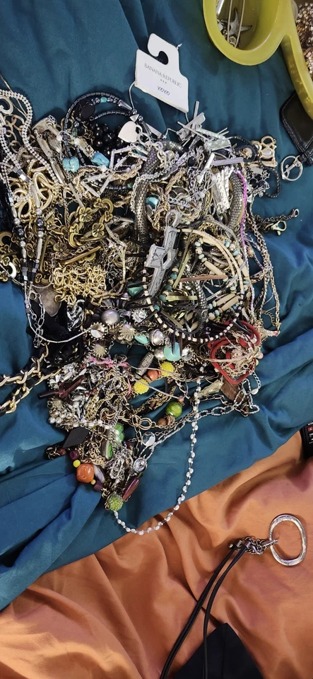 WHOLESALE: Jewelry Scrap & Craft Lot - Untested, Broken, Tangl - Image 4 of 4