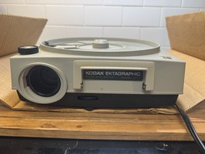 VTGKodak Ektagraphic Slide Projector AF-1 W/ Box & Manual W Remote