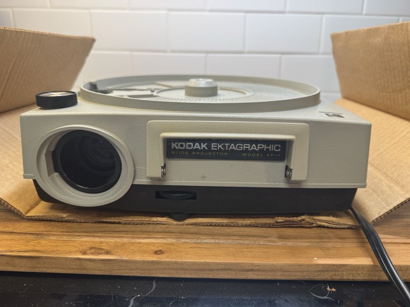 VTGKodak Ektagraphic Slide Projector AF-1 W/ Box & Manual W Remote