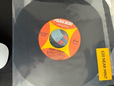 BUNNY SIGLER: sunny sunday / lovey dovey, you're so fine PARKWAY 7'' Single NM
