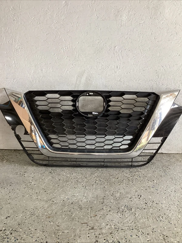 2019-2021 Nissan Altima Front Upper Grille Used Oem
