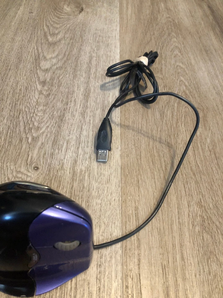 EVOLUENT VM4S Vertical Mouse 4 Right Handed Ergonomic Optical Mouse Wired Small - Image 3 of 4