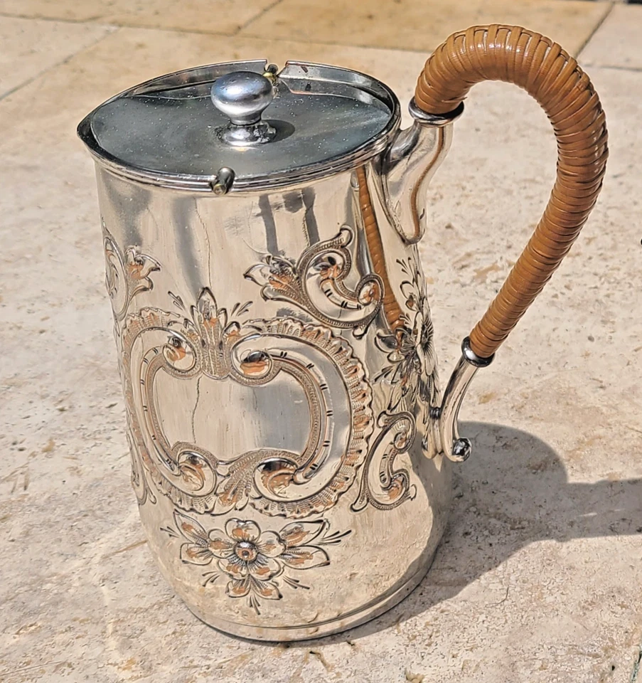 Antigua jarra de plata EGW&S · Floral ornamentada · Mango de mimbre · Tapa con bisagras · Nueva York Foto 4 de 4