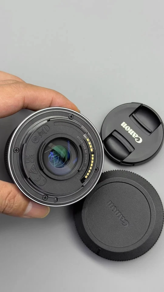 Zoom ultra ancho Canon RF-S10-18 mm F4,5-6,3 IS STM para montaje RF ligero Foto 3 de 4