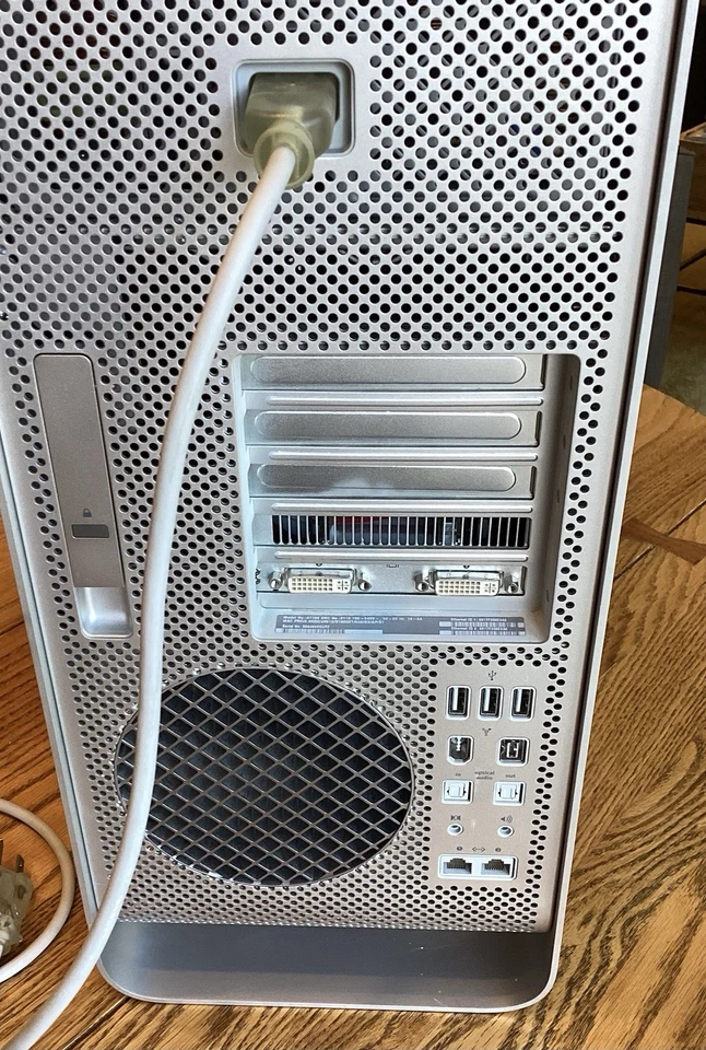 Apple Mac Pro A1186 Dual Core Intel Xenon 2.66 GHz, 1GB Memory - Image 3 of 4