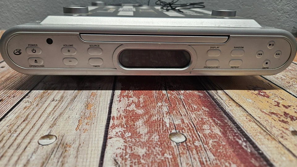 GPX KC232S CD Player MP3 Under Cabinet AM/FM Kitchen Radio 3.5mm LCD With Remote - Image 3 of 4