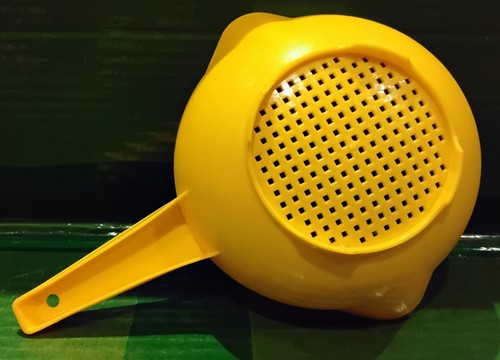 Tupperware Yellow Colander - Small - Vintage - Retro - 1970s - Picture 2 of 4