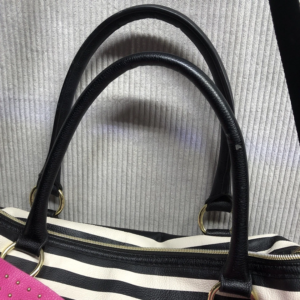 Bolso de Lona Betsey Johnson Cartera Negro Blanco Rayas Gigante Rosa Tachonado Lazo Foto 2 de 4