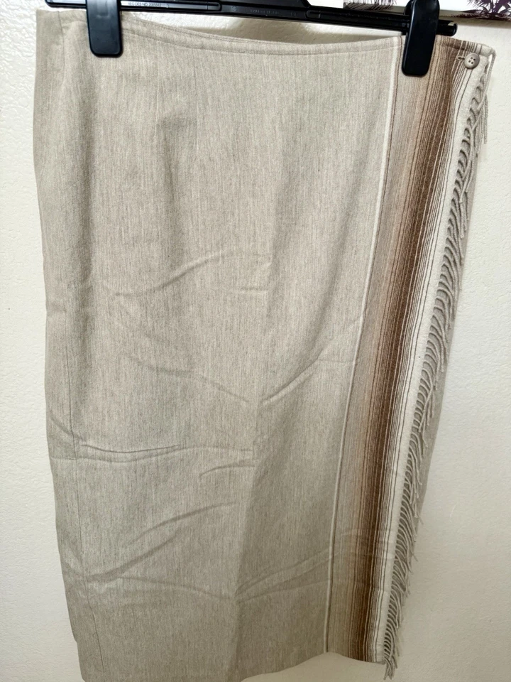 Falda de Colección Doncaster Silk Pencil Southwestern con acento de flecos. Talla 16 ecuestre. Foto 4 de 4