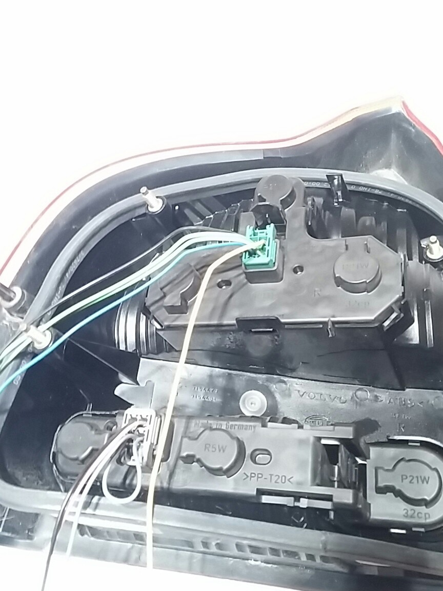 9903 VOLVO S80 PASSENGER SIDE TAIL LIGHT LAMP taillight oem bulbs VG