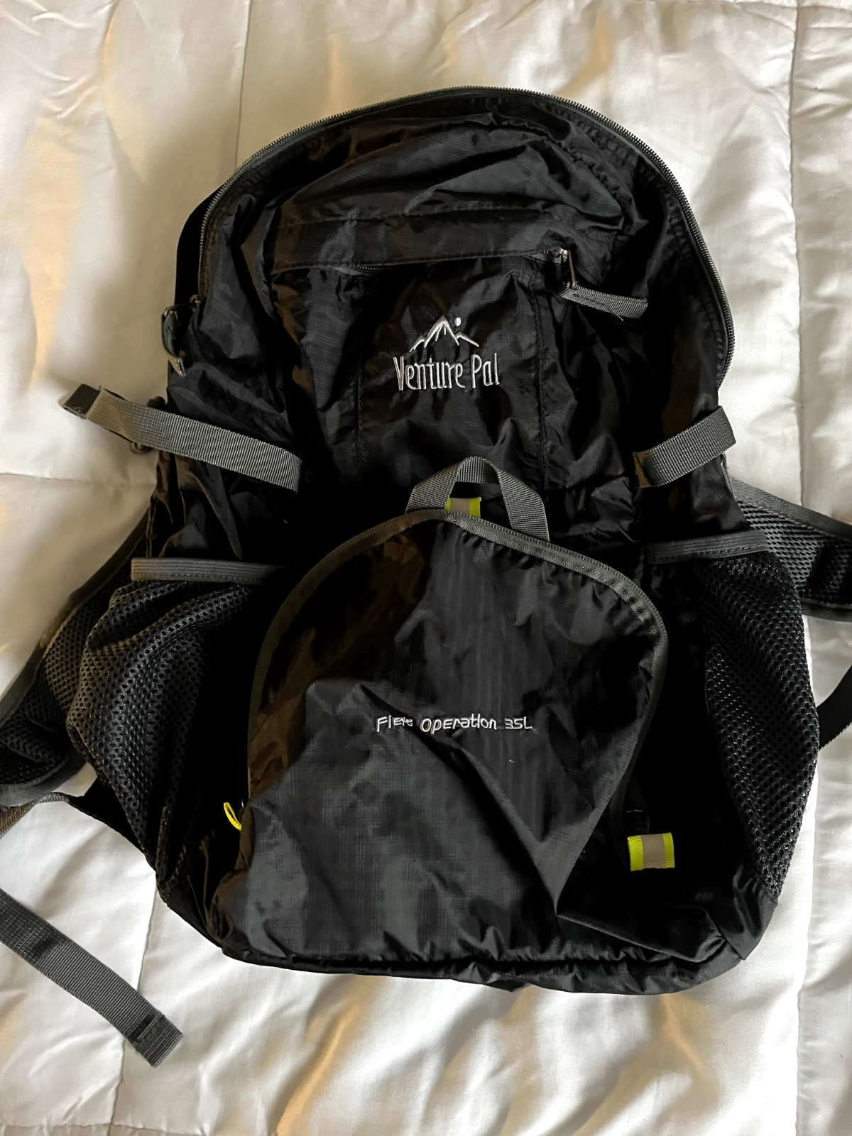 Venture Pal Field Operation 35L Backpack Lightweight Travel Black