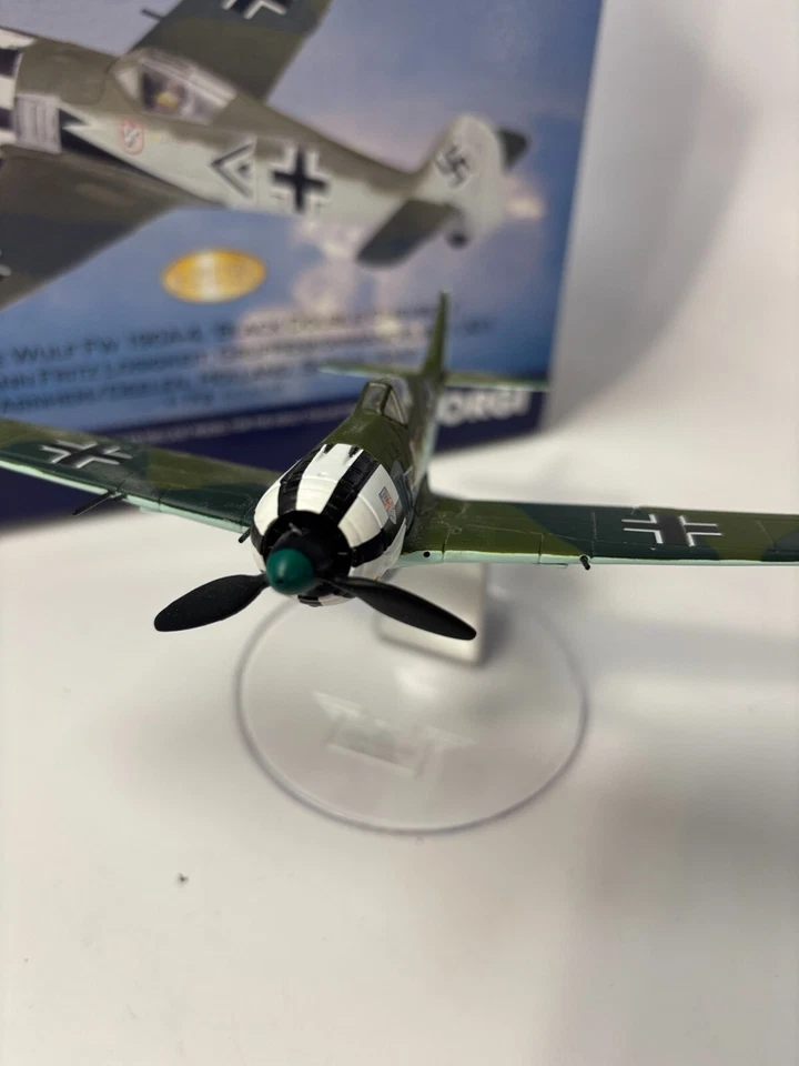 Corgi 1:72 Focke Wulf Fw 190A-4 Black Double Chevron AA34302 Aircraft Model - Image 3 of 4