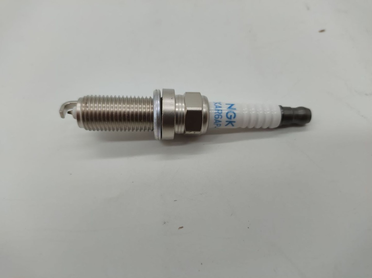 4PCS Spark Plugs 22401-ED815 LZKAR6AP11 for Nissan March 4PCS Spark Plugs 22401-ED815 LZKAR6AP11 for Nissan March
