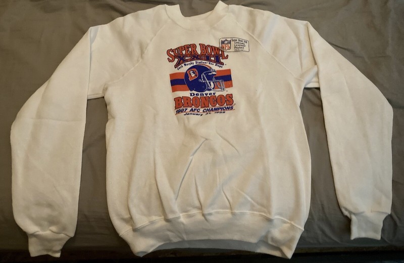 New Vintage 1988 Denver Broncos Superbowl XXII Sweatshirt  With On Field Towel 