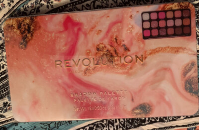 Makeup Revolution London Forever Flawless Affinity Shadow Palette 18 Colors. ￼
