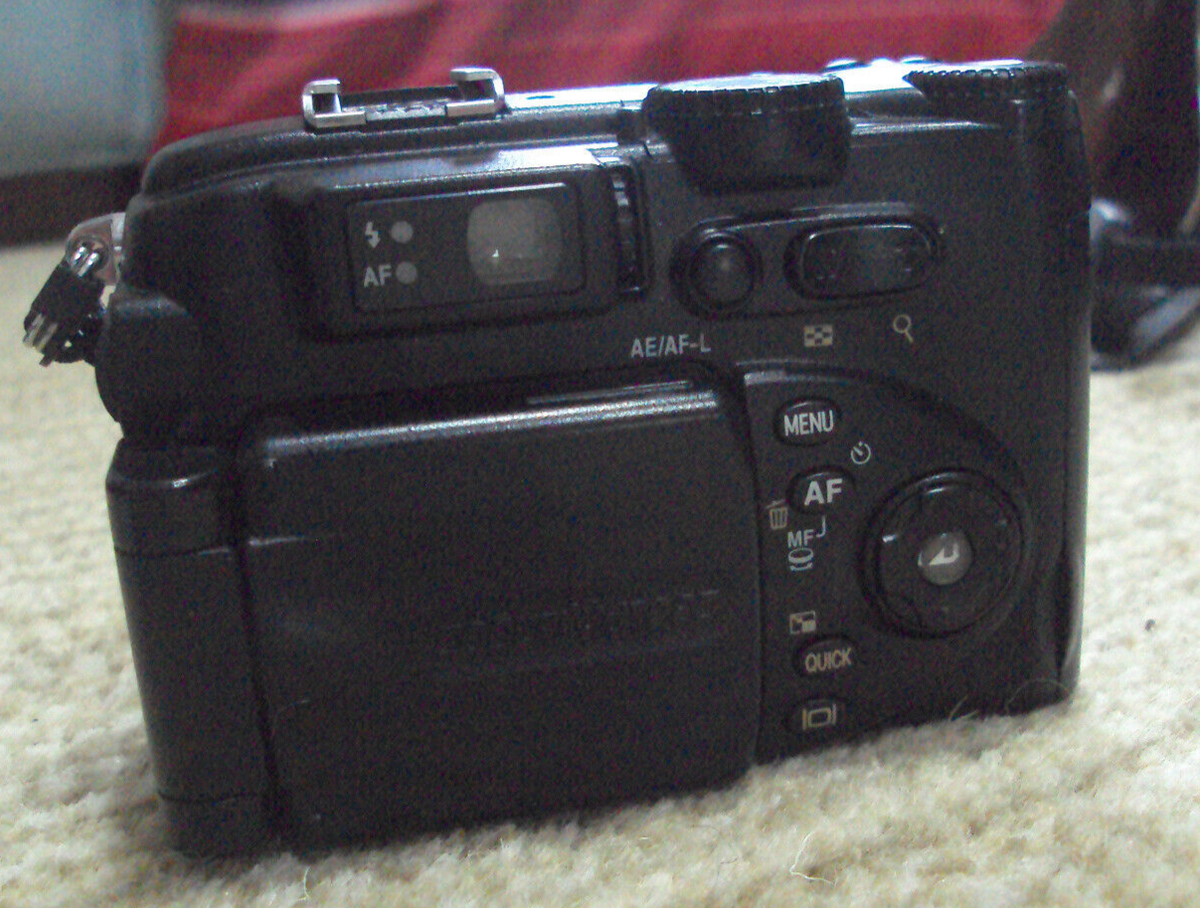 Nikon CoolPix 5400 Camera, Battery, Charger, NIKON Case, Memory