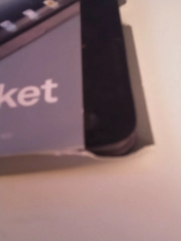 Incase Magazine Jacket For iPad 3rd Gen Cranberry/White - Image 4 of 4