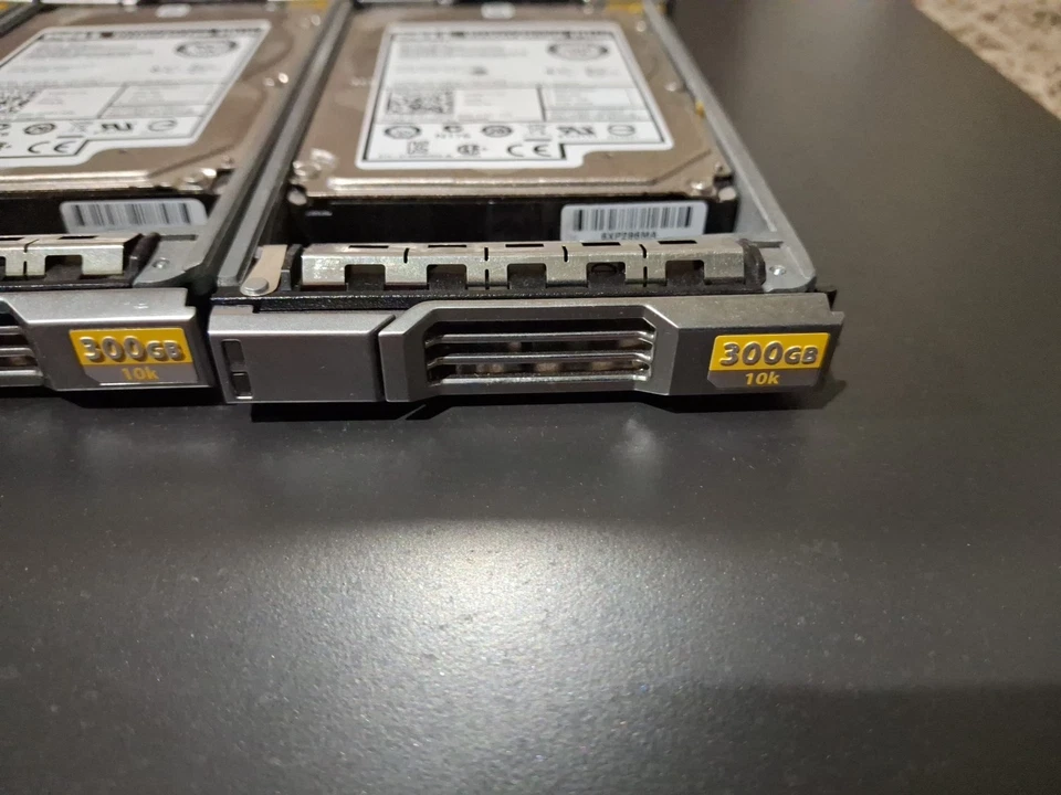 LOTE DE 5 - Disco duro Dell 300GB 10k SAS 6Gbps 2.5 con Caddy W6J6V Foto 2 de 3