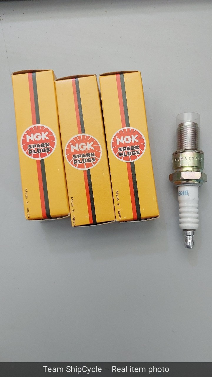 QTY 4  Genuine NGK BR6ES Spark Plug G2U