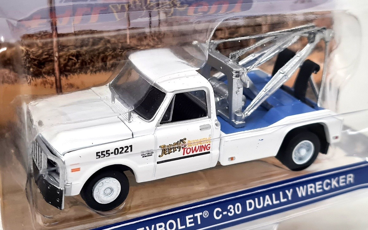 Greenlight 1/64 Chevrolet C30 Dually Wrecker Fall Guy Stuntman Diecast Model Car