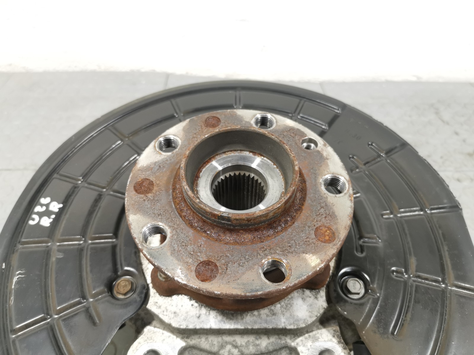 Maserati Levante 2018 AWD 3.0 L Rear Right Side Spindle Knuckle Hub 670037241