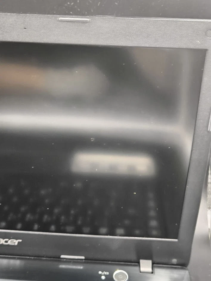 Laptop Acer Swift SF114-31-C1GS - Usato Con Segni Di Usura, Senza Caricatore - Immagine 4 di 4