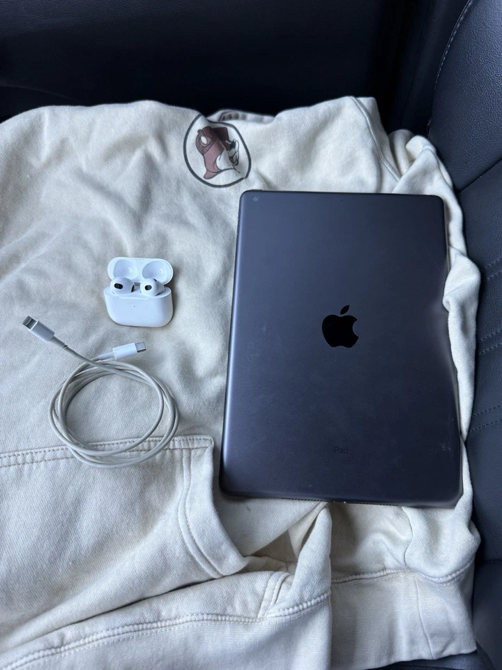 ipad 9th generation 64gb with airpods generation 3 - Image 3 of 3