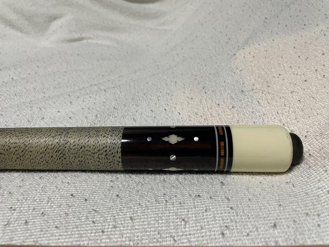l*l様 オールドAdam cue Helmstetter Vintage Adam Helmstetter-80' Purple 8-Point Leather Near-New