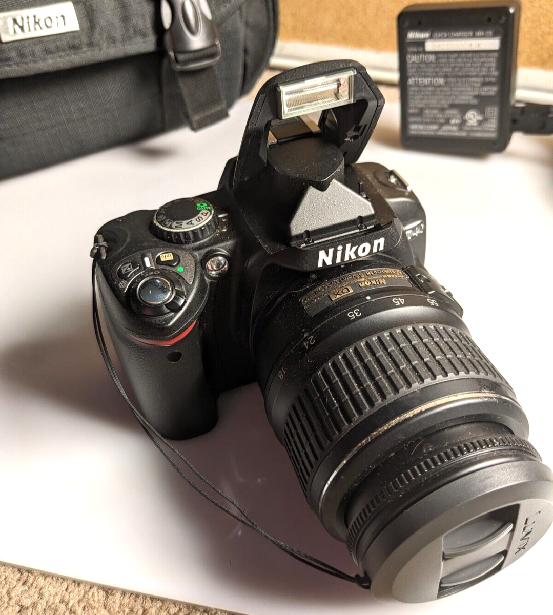 Nikon D40 Camera AF-S DX NIKKOR ED 18-55mm 1:3.5.6Gll with