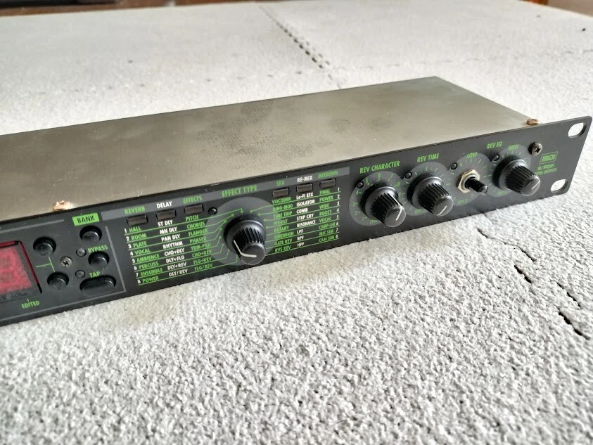 ZOOM RFX-2000 Digital Reverb & Effects 1U Rack Unit Used Free Shipping from JPN - Image 3 of 4