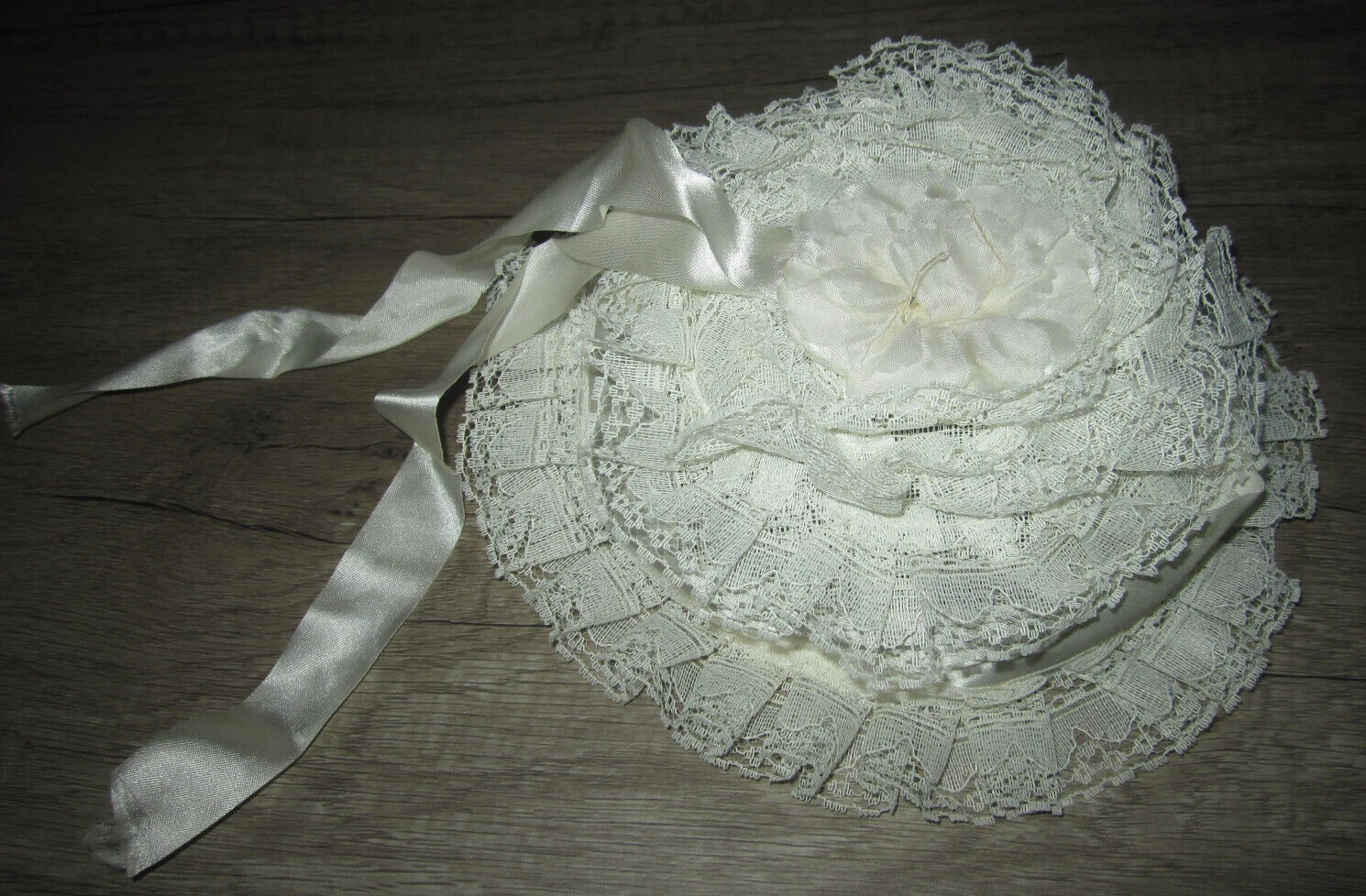 Vtg white lace & satin ribbon baby bonnet hat, christening / Easter
Opens in a new window or tab