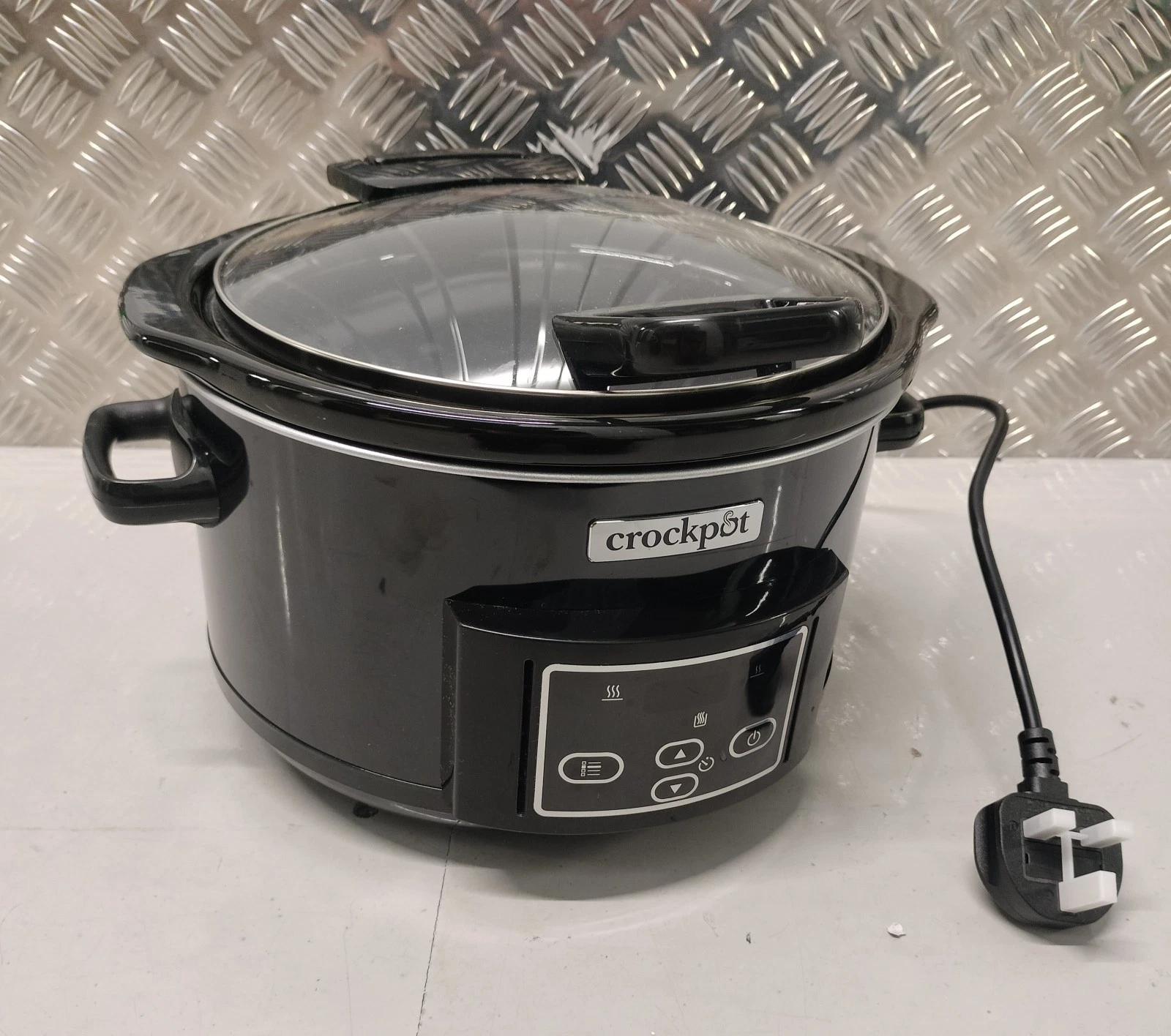 Crock-Pot 4.7L Lift and Serve Digital Slow Cooker - Black **DENT**