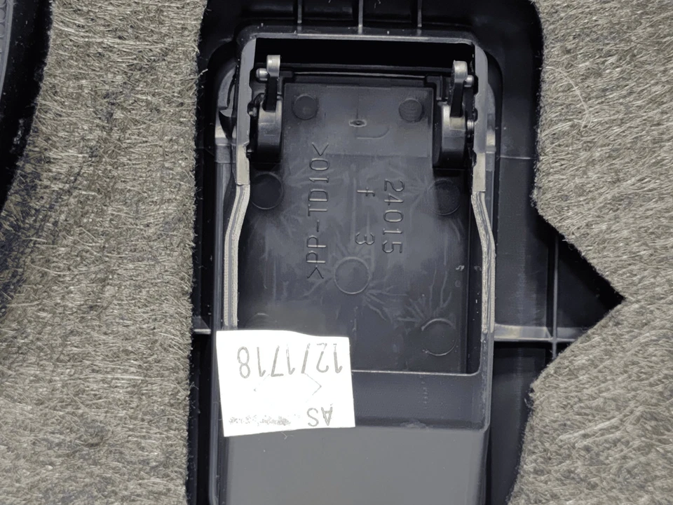 2018-2024 丰田凯美瑞 XSE 后甲板控制台货架托盘装饰盖 JBL 面板 原始设备制造商 — 第 2/4 张图片