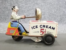 RARE VTG WALT REACH BY COURTLAND ICE CREAM SCOOTER TIN LITHO WINDUP