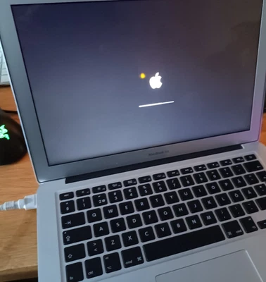 Apple MacBook Air 13" · i5 4th gen 2.6 GHz · 4GB · 128GB