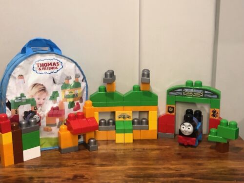 MEGA BLOKS Thomas und seine Freunde Sodor Spielset mit Tasche Thomas der Zug