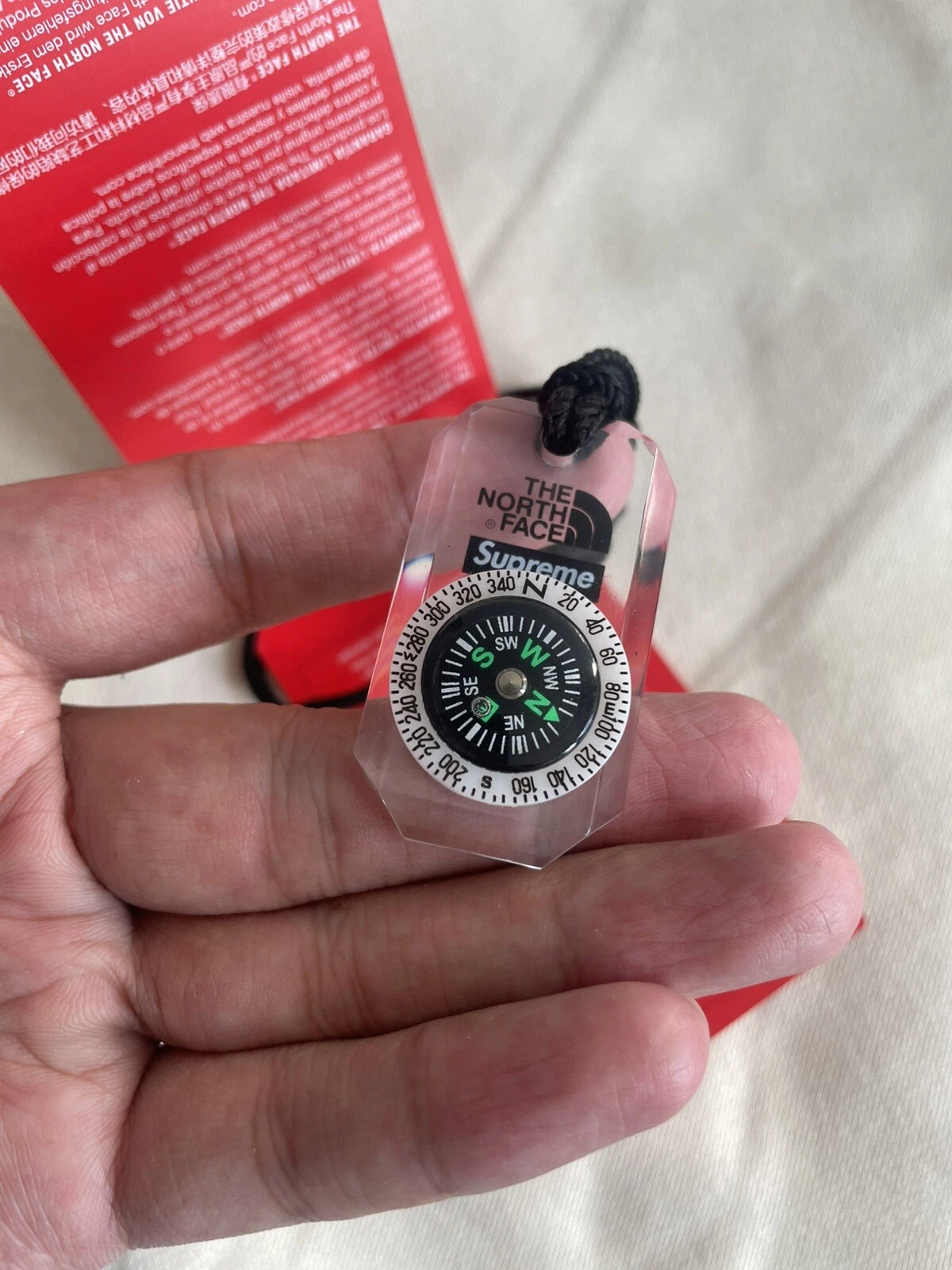 Collier boussole Supreme X The North Face Expedition NEUF AVEC ETIQUETTES