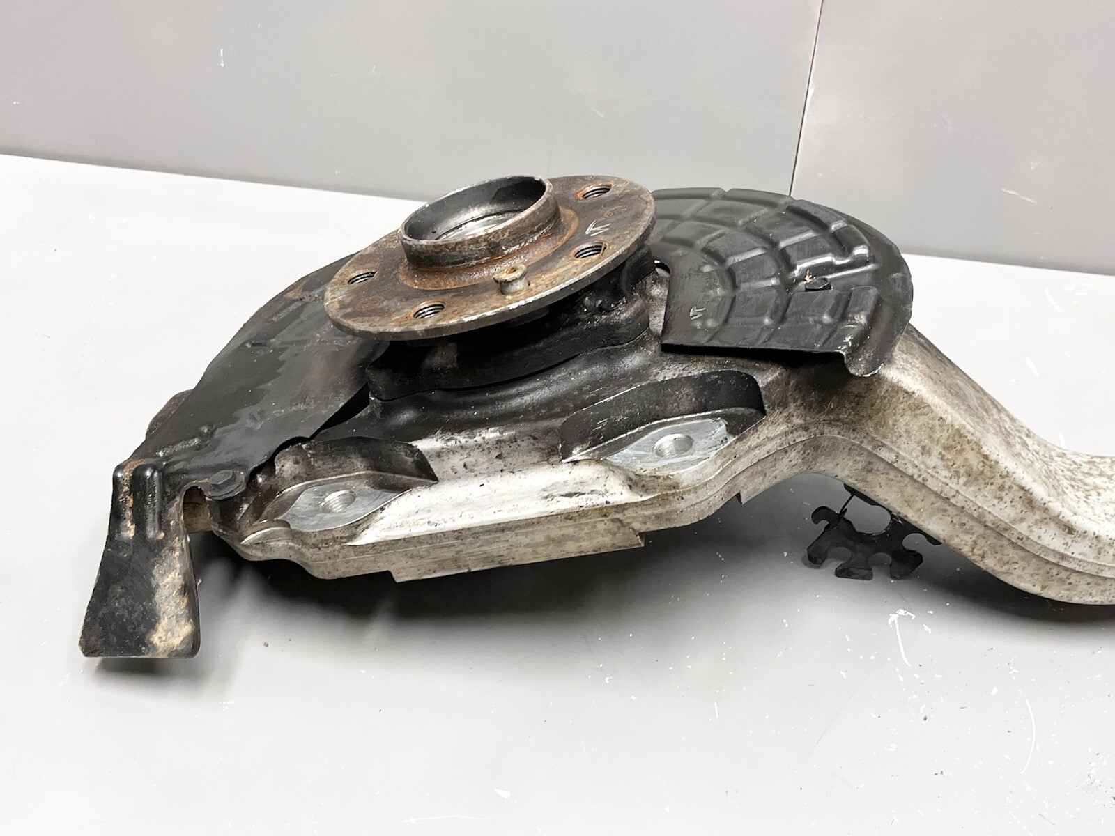 ⭐️2017-2022 MASERATI LEVANTE FRONT RIGHT SPINDLE KNUCKLE WHEEL BEARING HUB OEM