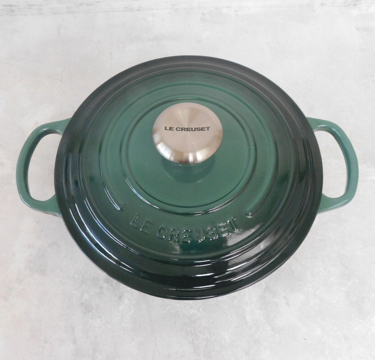 Le Creuset Signature Cast Iron 3.5 Quart Sauteuse, Artichaut Le Creuset Signature Cast Iron 3.5 Quart Sauteuse, Artichaut