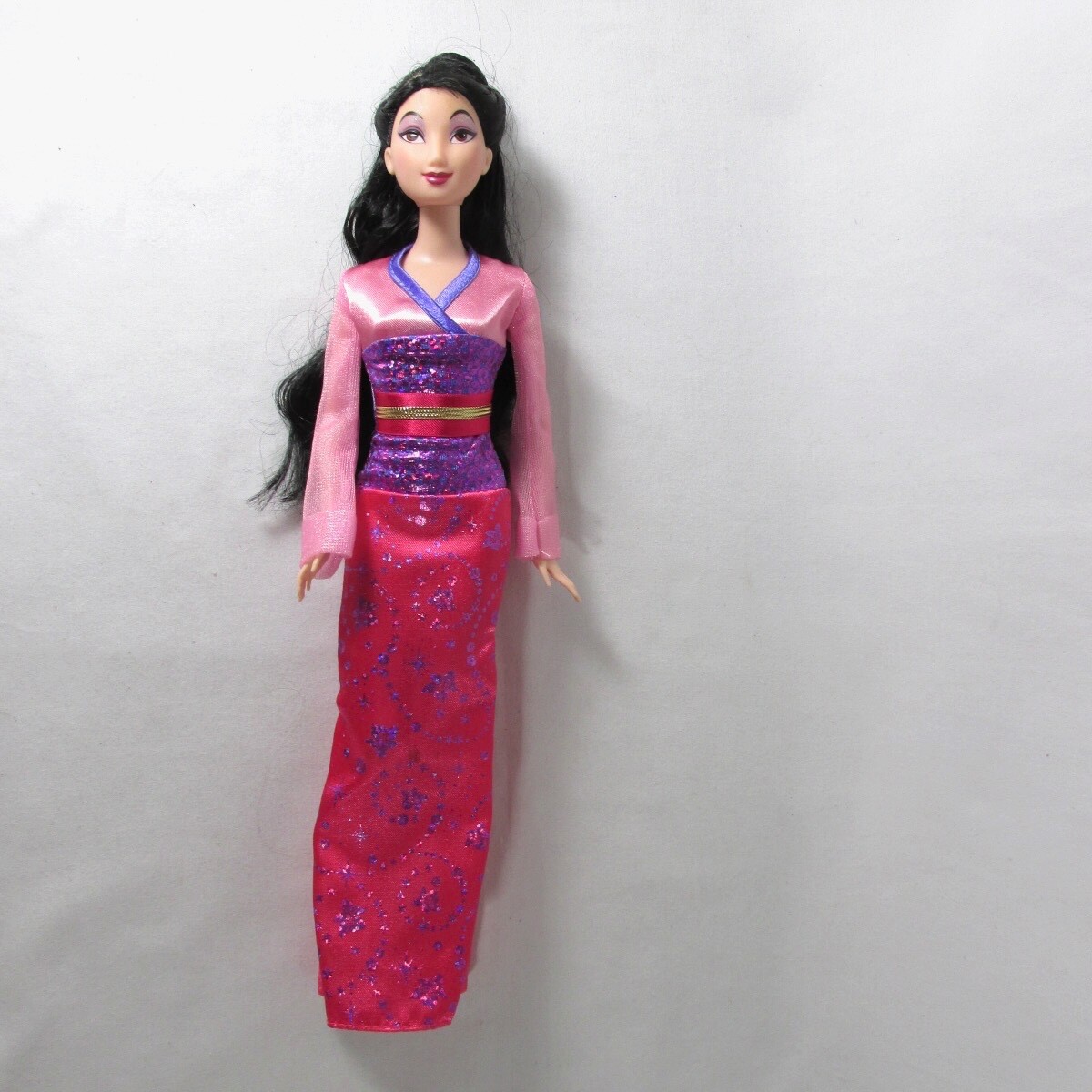 Muñeca Barbie Princesa Brillante Disney Mulan Talla Mattel 2009