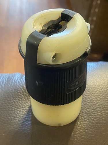 HBL2713 Hubbell Twist Lock Connector Body 30A 3 Pole 4 Wire 125/250 Volt