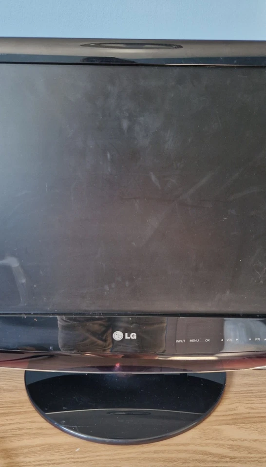 LG Flatron M1962DL 19” HD LCD TV Black Ideal for Campervan / Caravan - Image 4 of 4