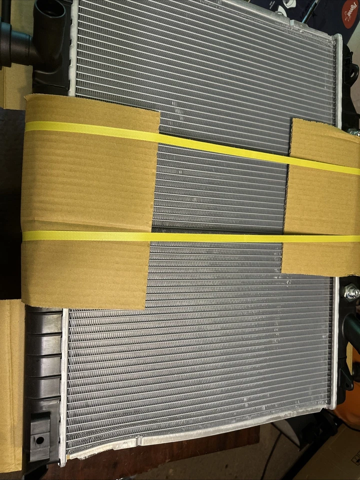 Radiador TYC 2458 02-08 Chevrolet Trailblazer, GMC Envoy, 04-07 Buick Rainier Foto 3 de 4