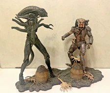 Mcfarlane Toys Alien versus Predator Movie Maniacs 5 Action Figure Damaged Set