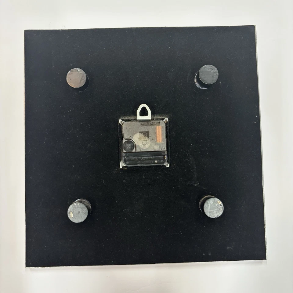 Reloj de Pared Umbra “Urbina” Aluminio de Matt Carr 12” Diseño Industrial Moderno Foto 2 de 4