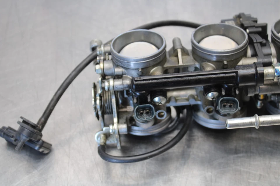 Kawasaki Ninja ZX6R ZX600P 2007 inyectores de combustible principales/cuerpos del acelerador BB175 Foto 2 de 4