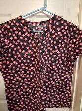 White Cross 2 Pocket Black Scrub Top w Pink Flowers Size L