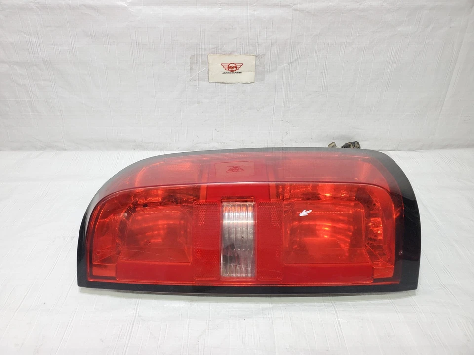 Luz trasera derecha lado pasajero Chevrolet Colorado 2015-2022 OEM Foto 3 de 4